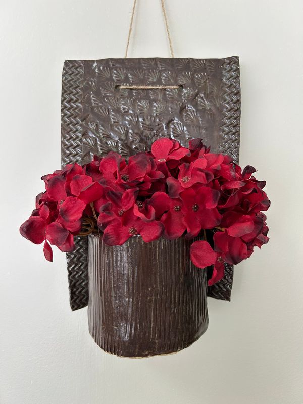 Chocolate wall planter