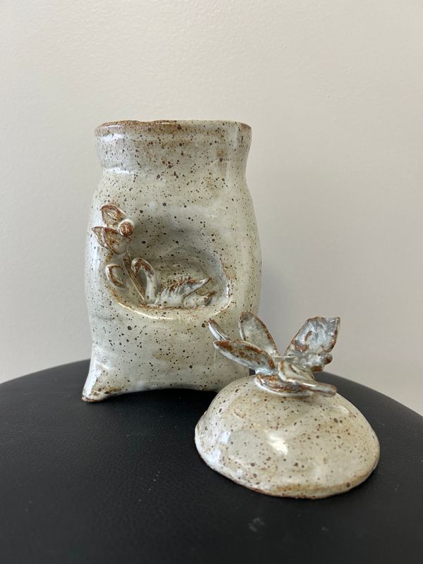 Marsh 3-legged Pot