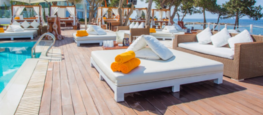 VIP bed with sofa (3-6 pax)