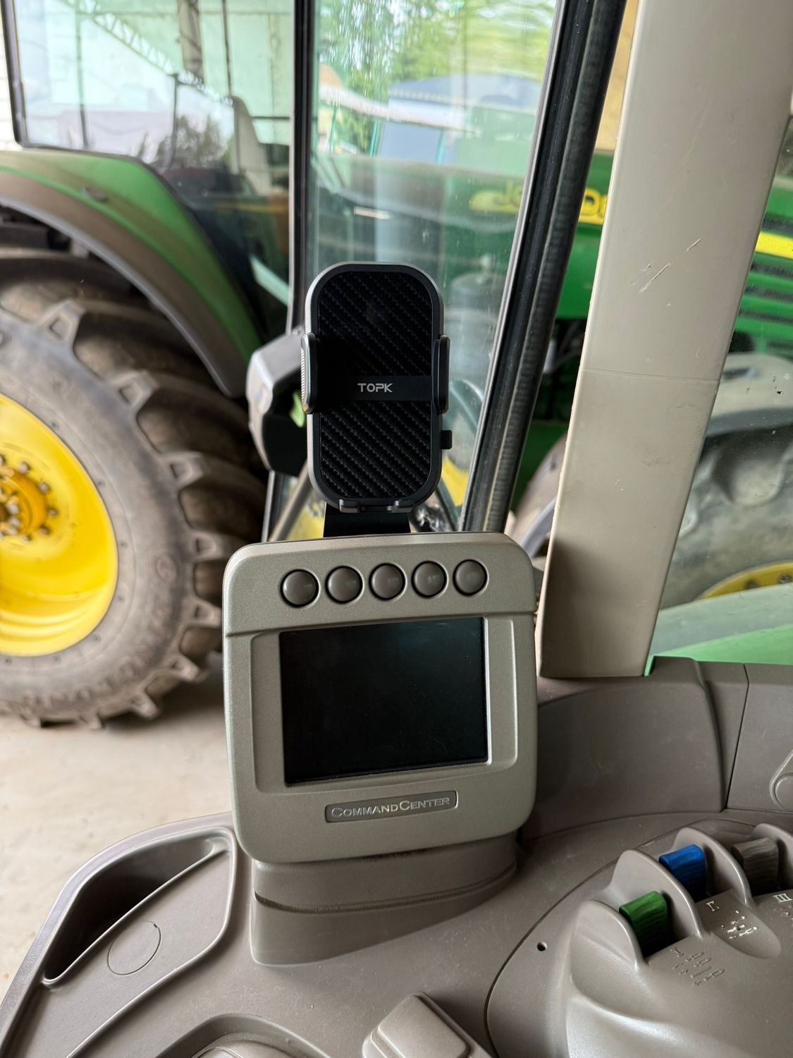 6xxx/7xxx Series Premium CommandCenter - Phone Mount