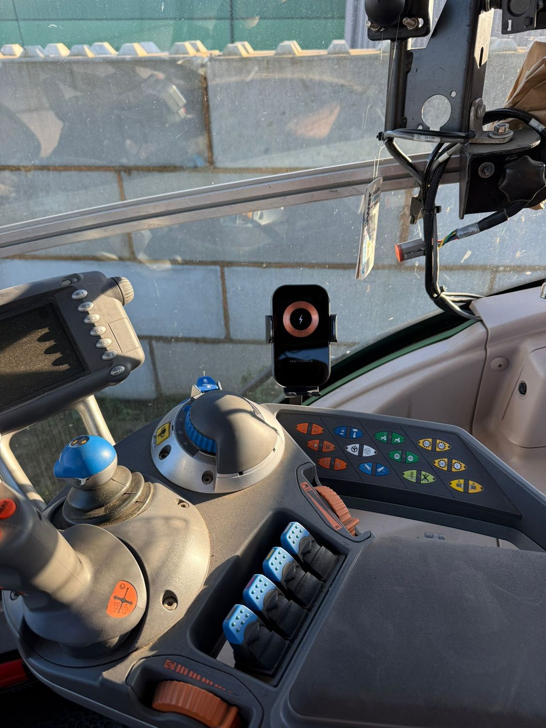 Fendt Com3 - Phone Mount