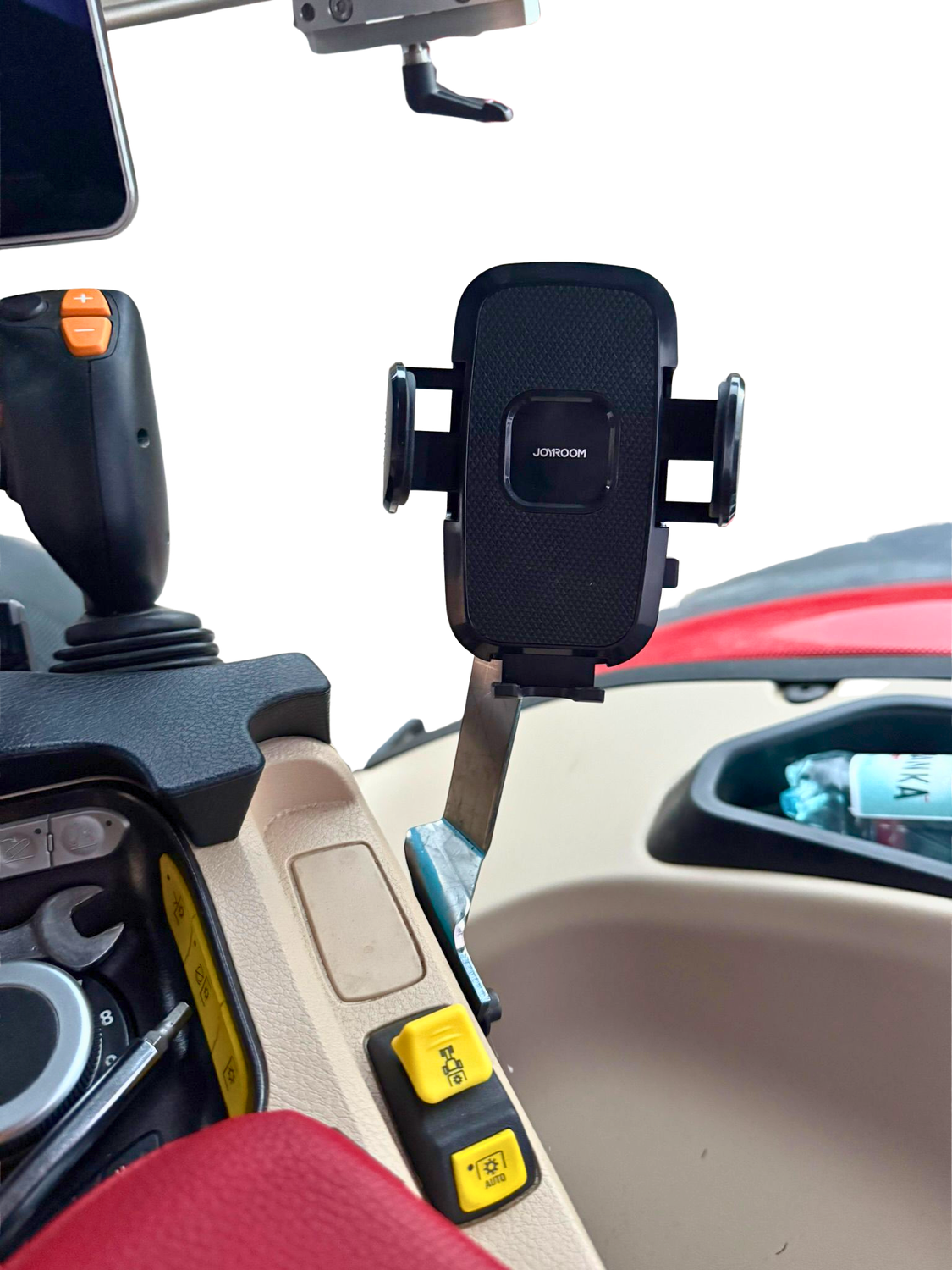 Case / Steyr AFS Connect – Phone Mount, Armrest Installation