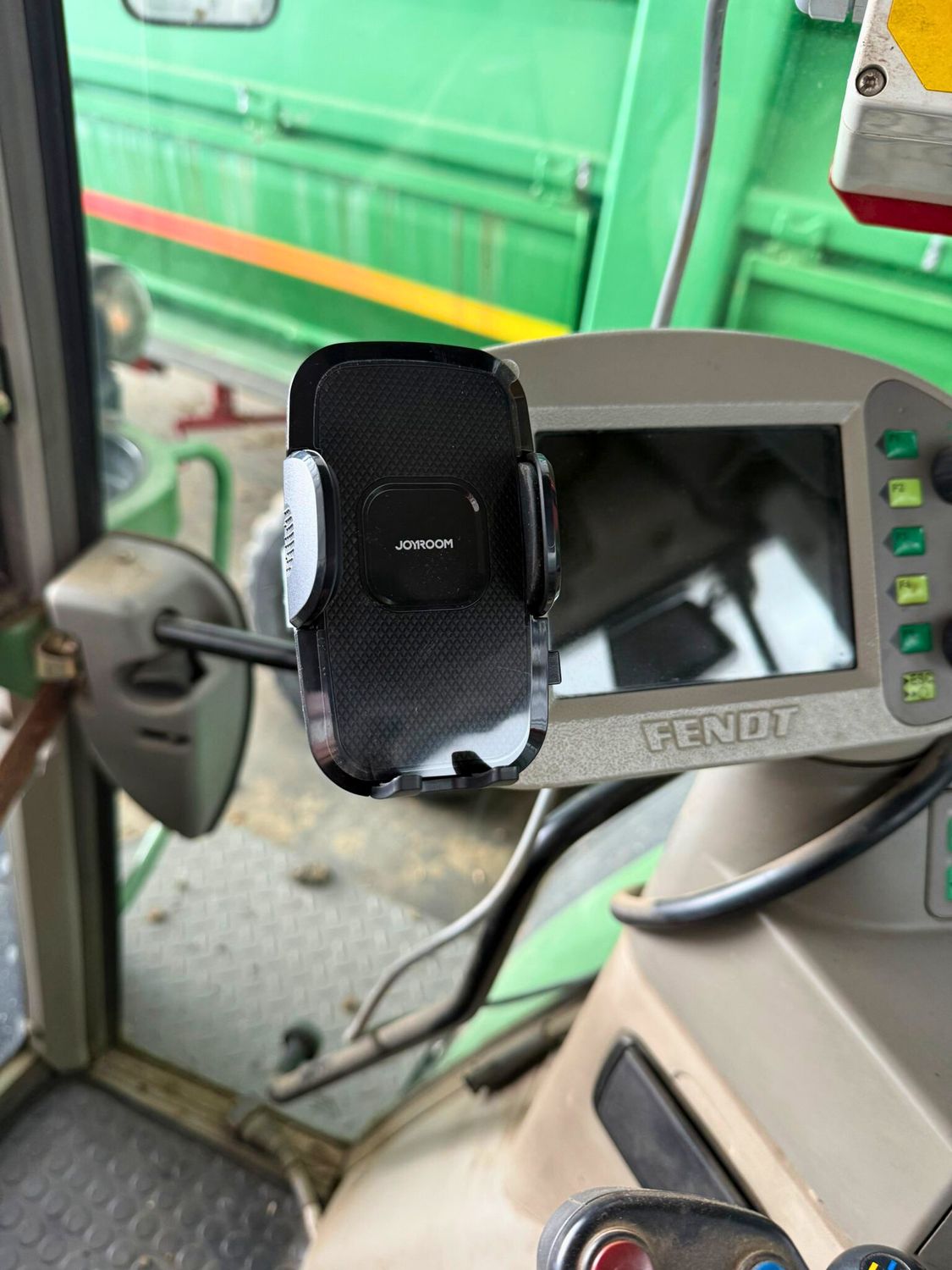 Fendt COM2 / COM3 – Phone Mount