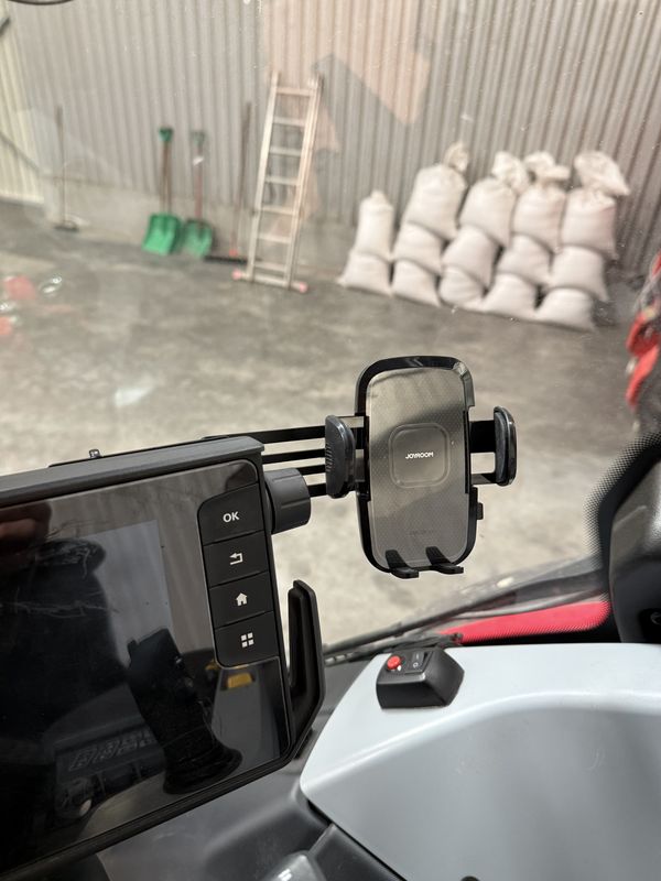 Valtra Versu – Phone Holder