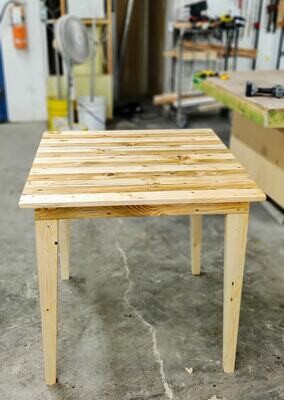 Table de cuisine carré en bois réhabilité!