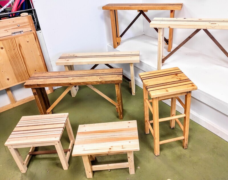 Bancs, tabourets, petits supports à plantes