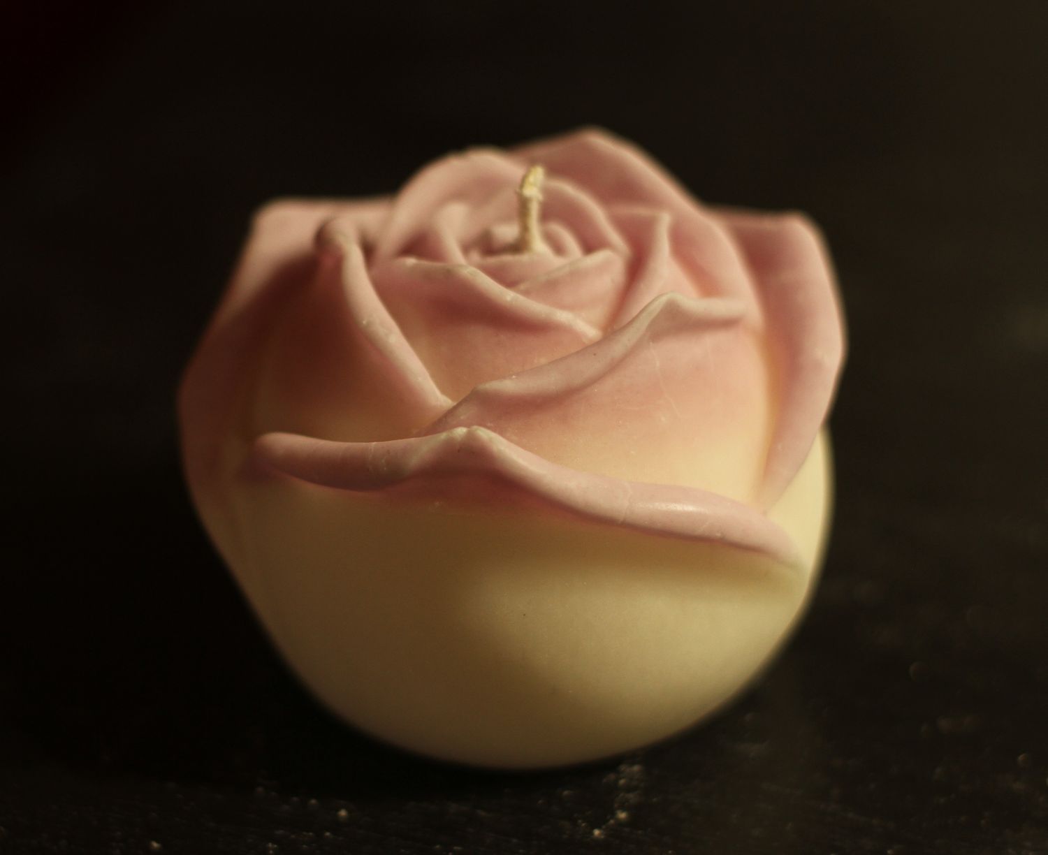 Perséphone bougie artisanale coloration végétale en rose