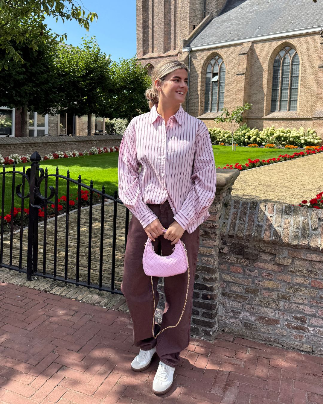 Blouse striped open back pink