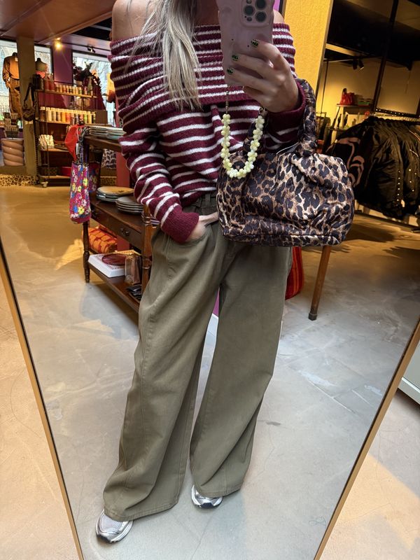 Pinstriped off shoulder trui