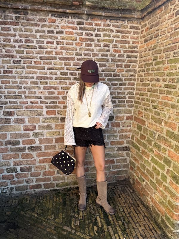 Sparkling short brown