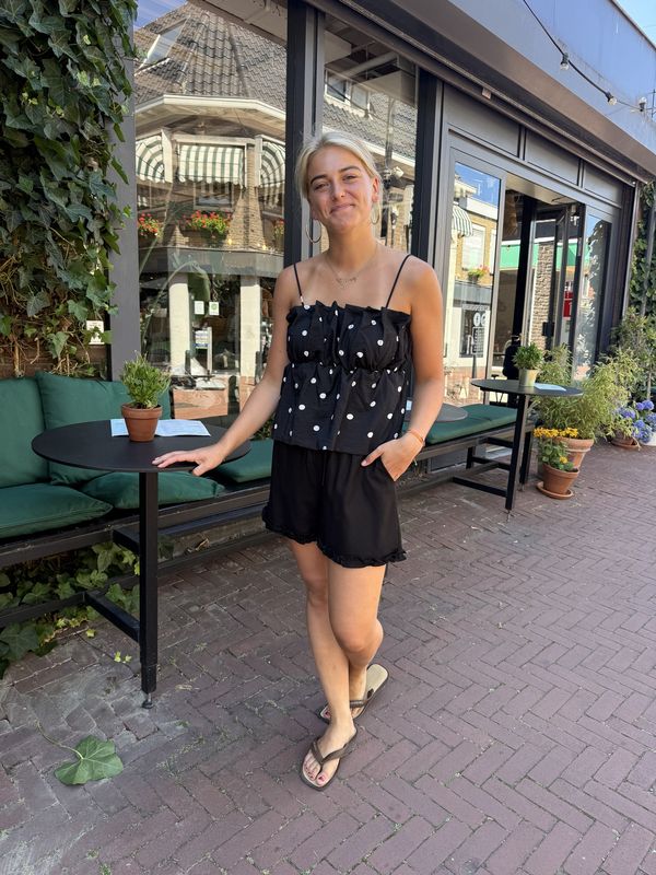 Aileen ruffle short - black
