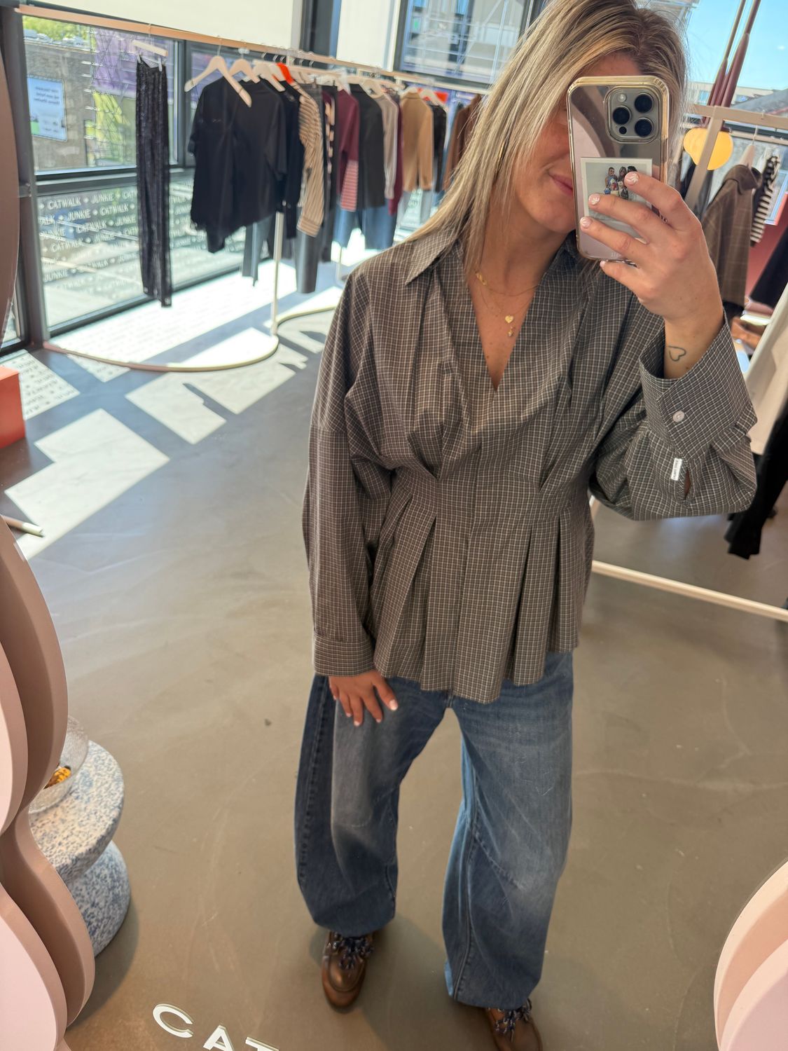 Check blouse waist pleats