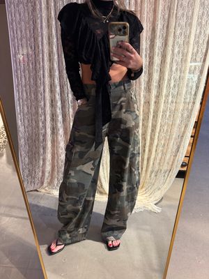 Les camo jeans