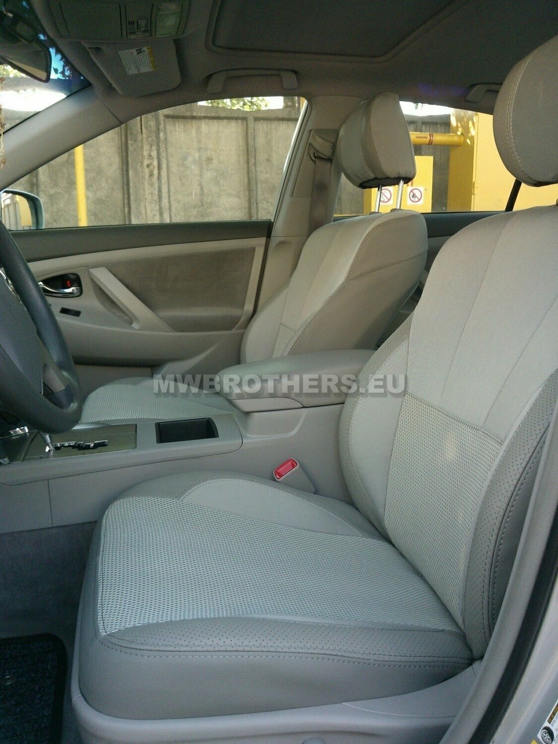 Comfort series with white leather and white textile