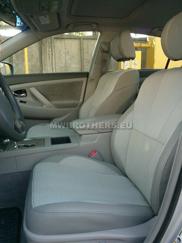 Comfort series with white leather and white textile