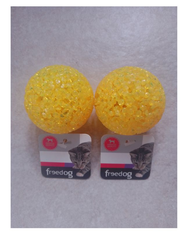 Pelotas amarillas