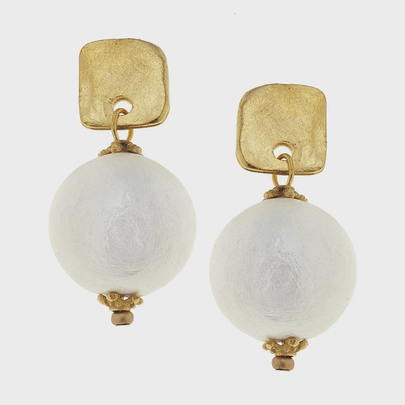 Gold Post With Cotton Pearl Earrings Gold Post With Cotton Pearl Earrings