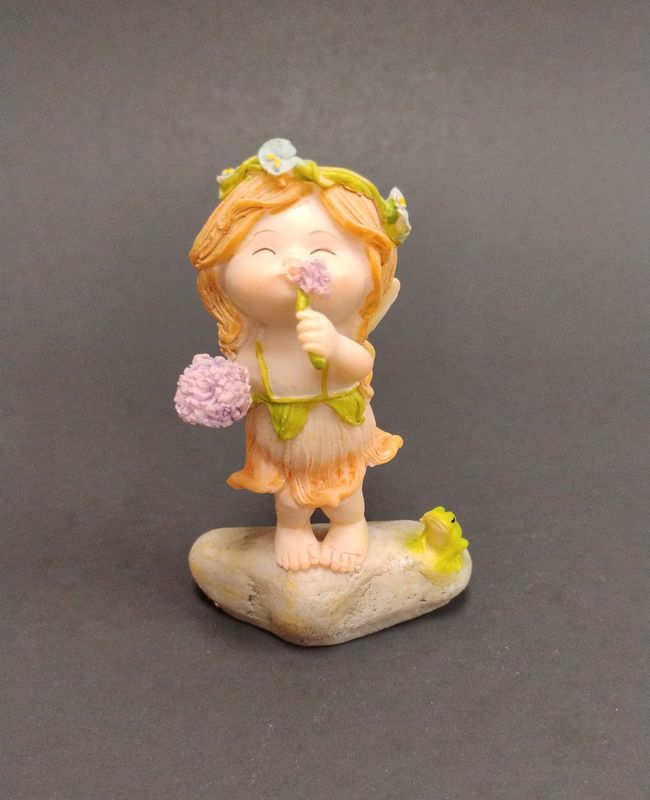 Little Fairy Kissing Flower Statue
