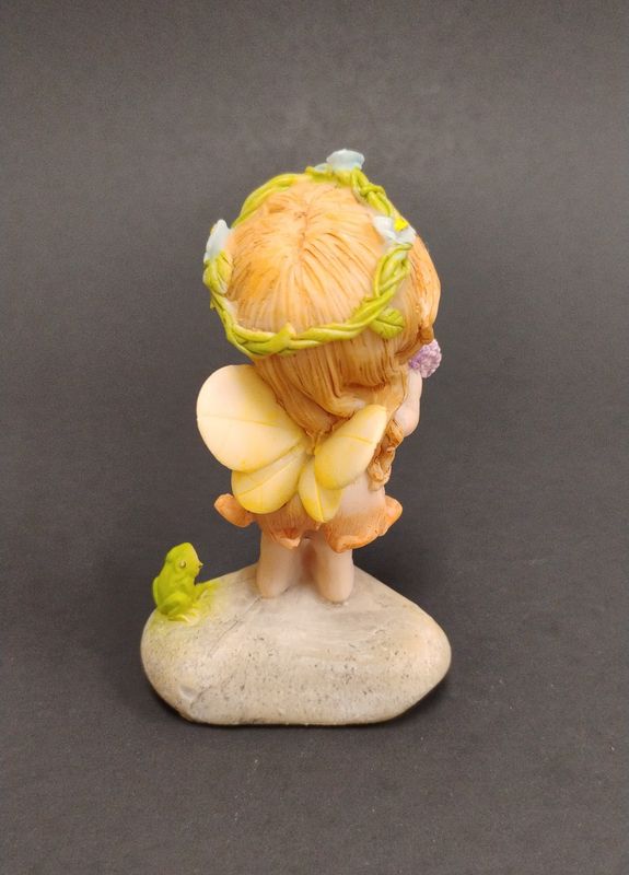 Little Fairy Kissing Flower Statue