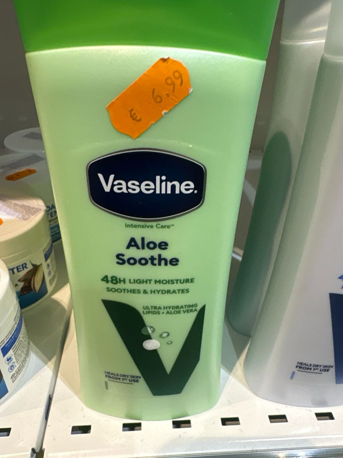 Vaseline Aloe Soothe 48H Light Moisture Soothes & Hydrates Vaseline Aloe Soothe 48H Light Moisture Soothes & Hydrates