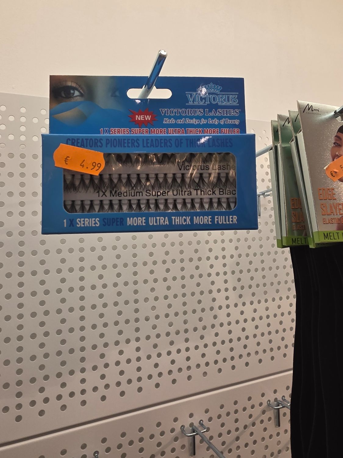 VICTORUS LASHES CREATORS PIONEERS LEADERS OF THICK