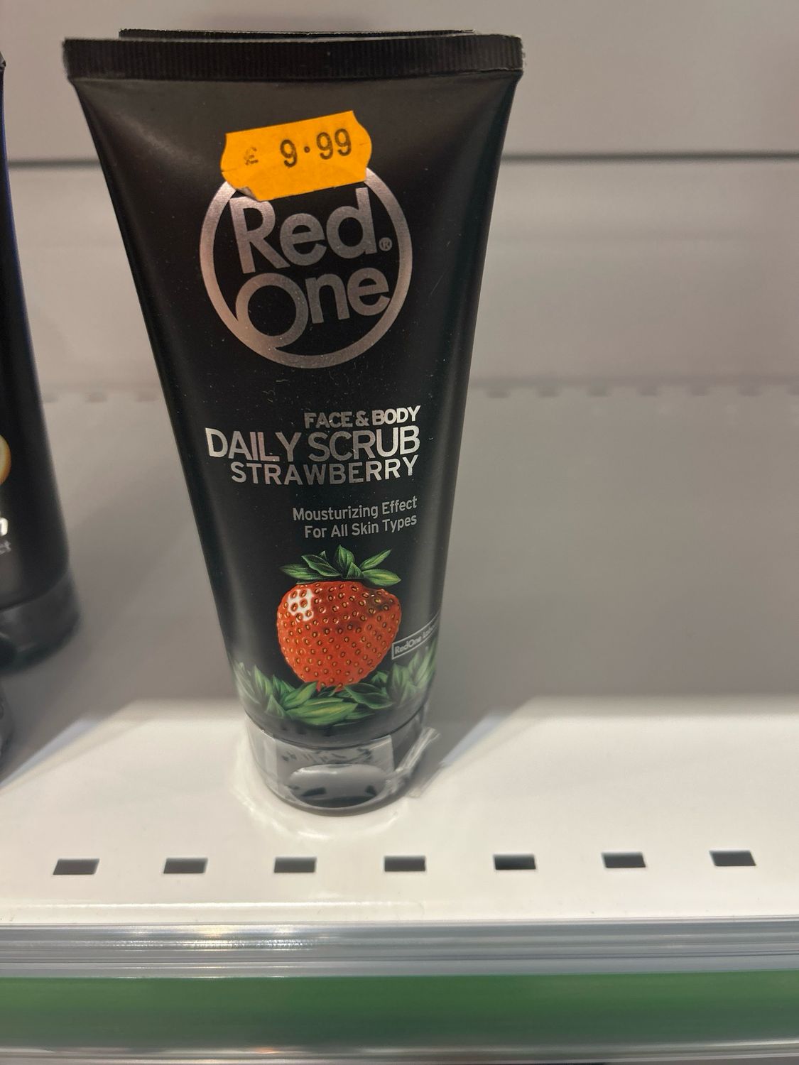 RED ONE FACE & BODY DAILY SCRUB STRAWBERRY RED ONE FACE & BODY DAILY SCRUB STRAWBERRY