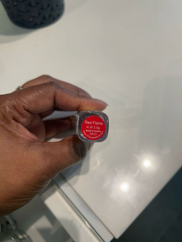 VITAL LIPSTICK COLOR RED FLAME