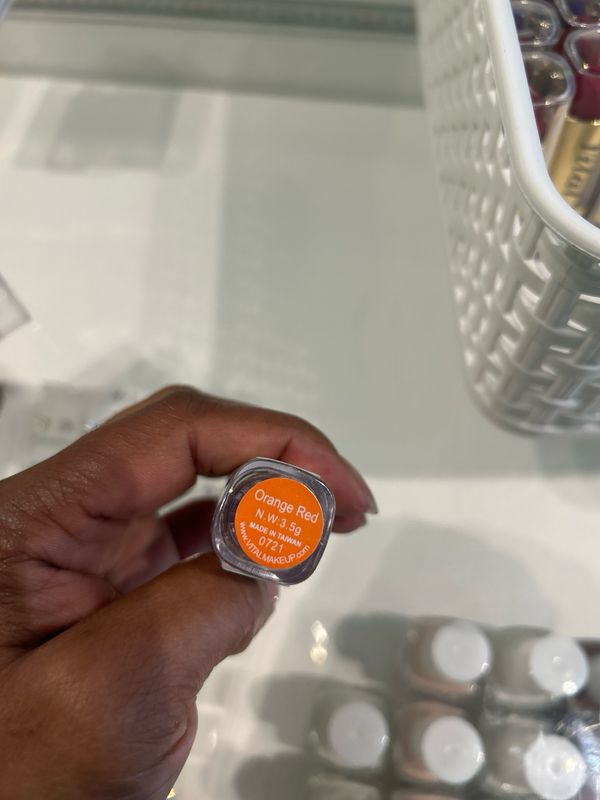 VITAL LIPSTICK COLOR ORANGE RED