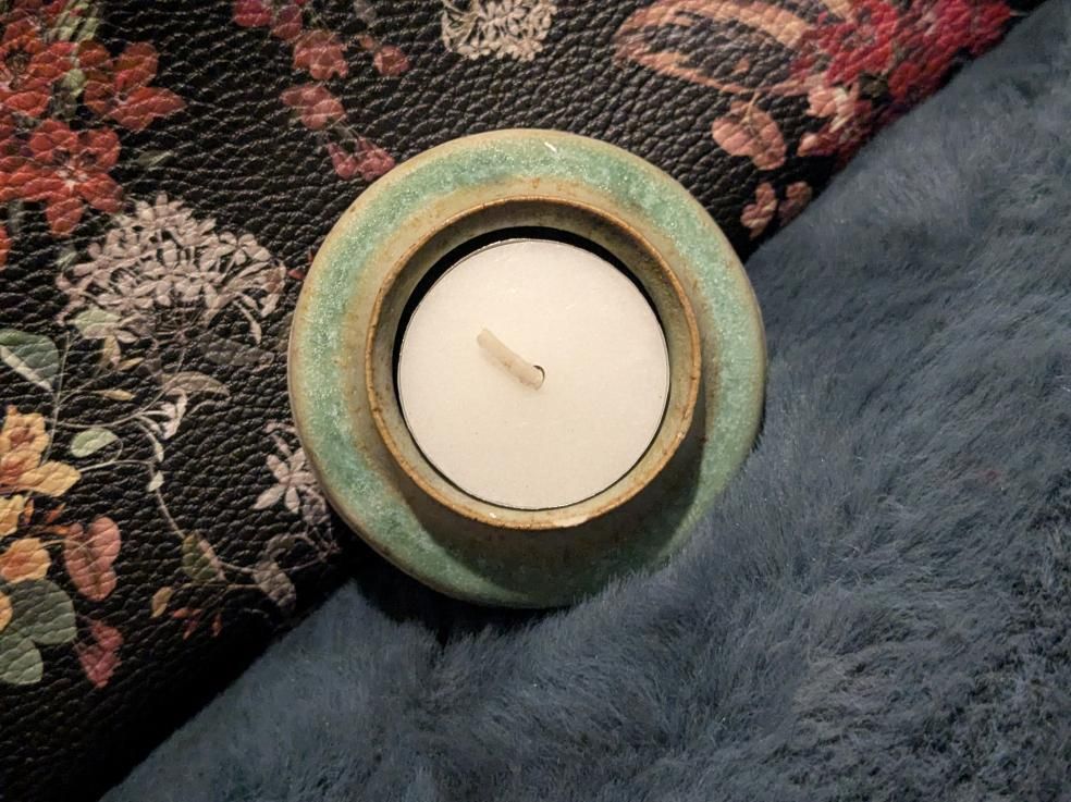 Tealight holder