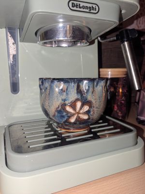 Flower rim bowl Flower rim bowl