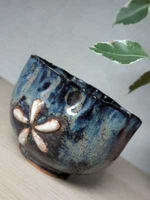 Flower rim bowl