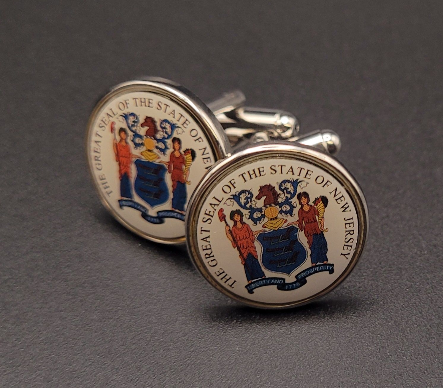 A close-up image of the cufflinks showing off the Great Seal in better detail