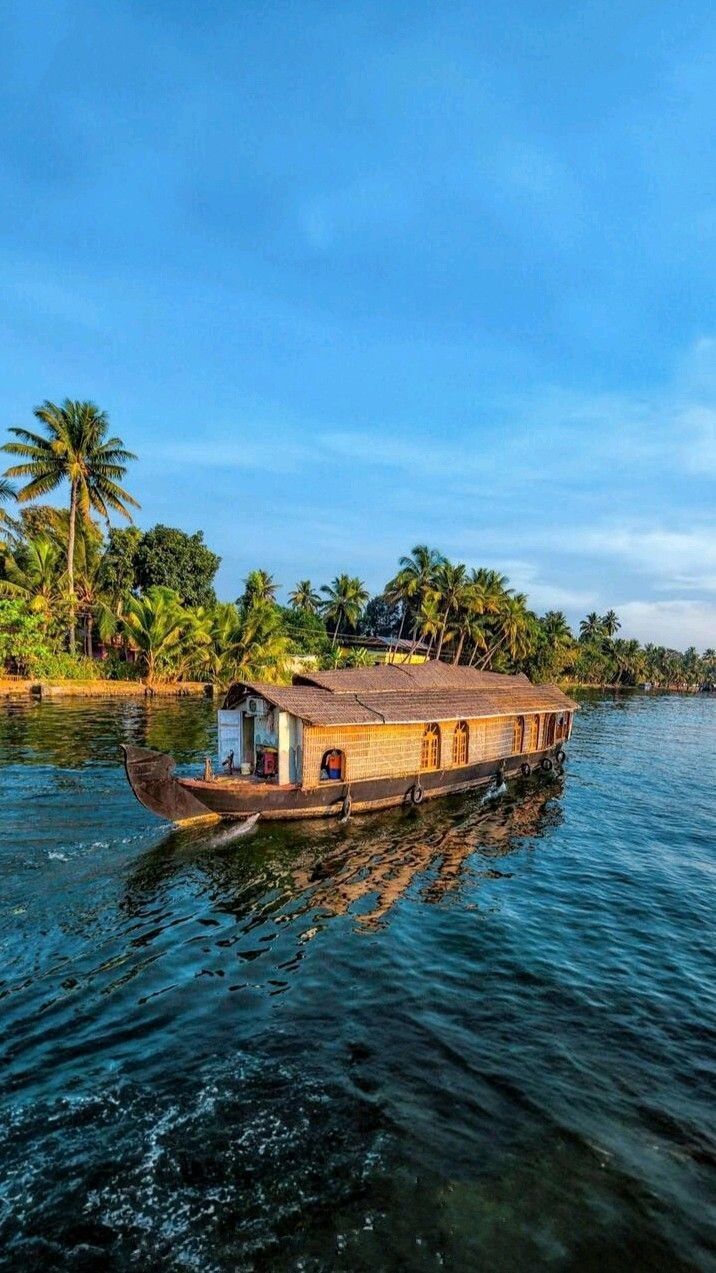 Kerala Backwaters &amp; Hills (7D/6N)