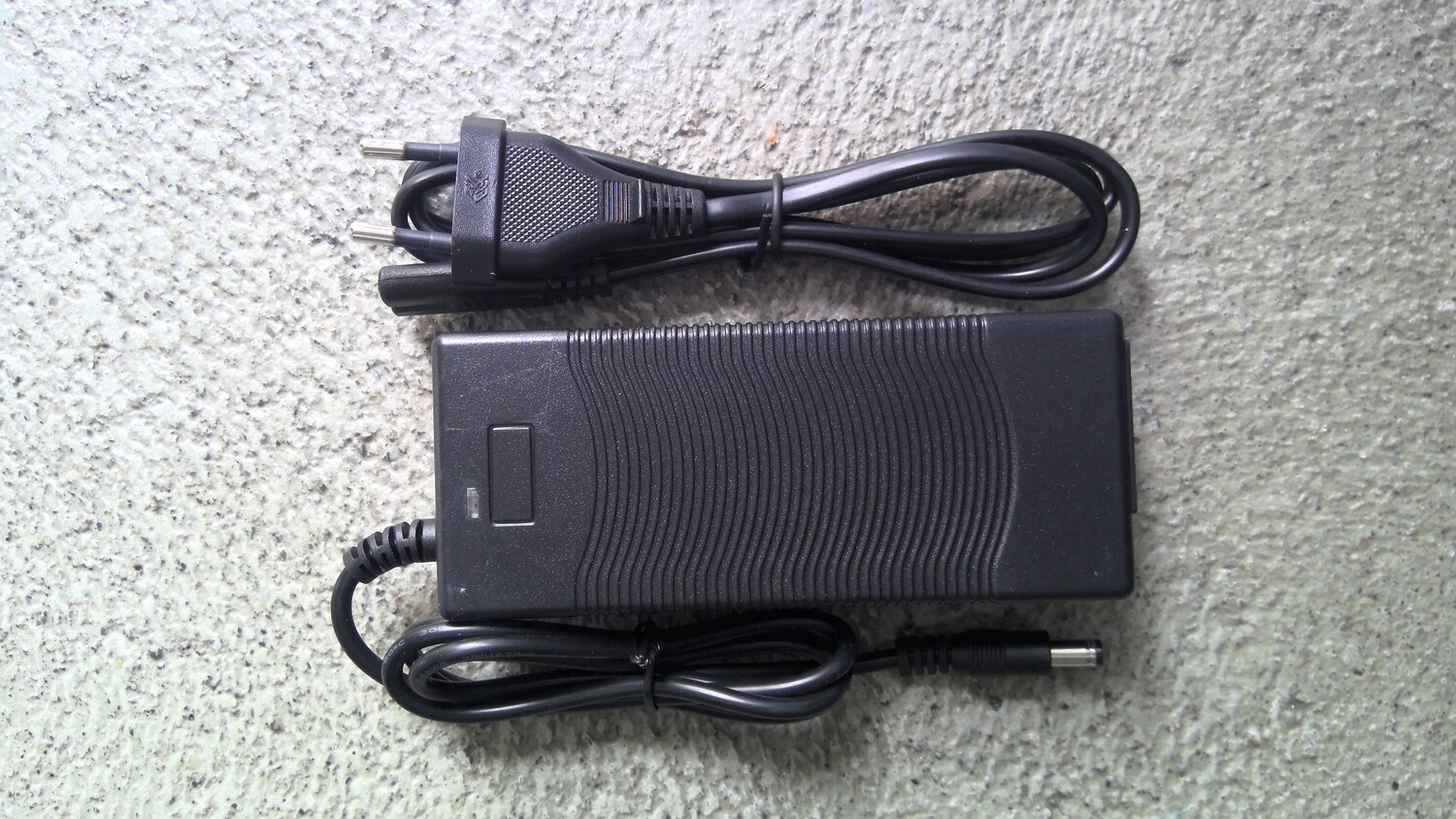 Li-ion Ladegärt schwarz Output 42V - 2A