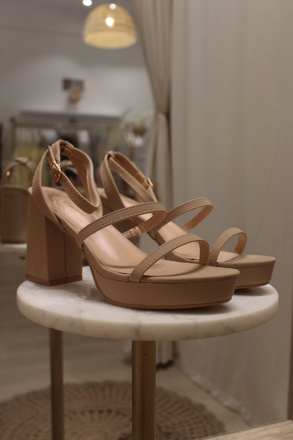 90&#39;s Babe Nude Heel