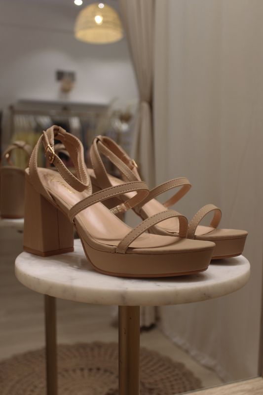 90&#39;s Babe Nude Heel