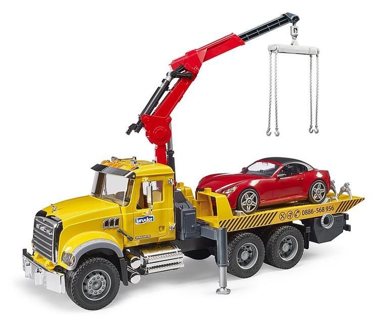 BRUDER 02829 - MACK GRANITE TOW TRUCK WITH ROADSTER