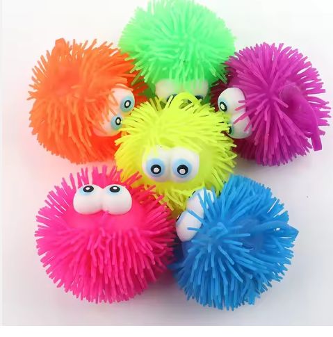 BALLE AVEC YEUX QUI FAIT DE LA LUMIÈRE