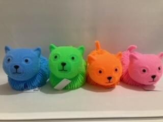 GROS CHAT QUI ILLUMINE À PRESSER