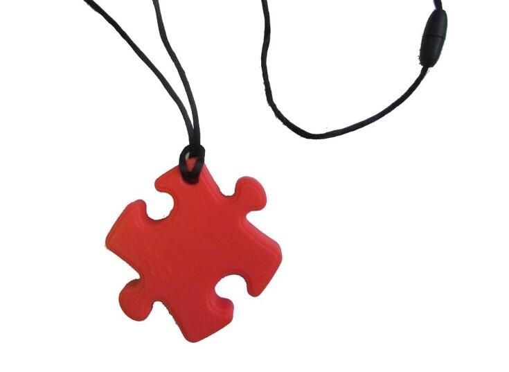 PENDENTIF MACHOUILLE - CASSE-TÊTE ROUGE