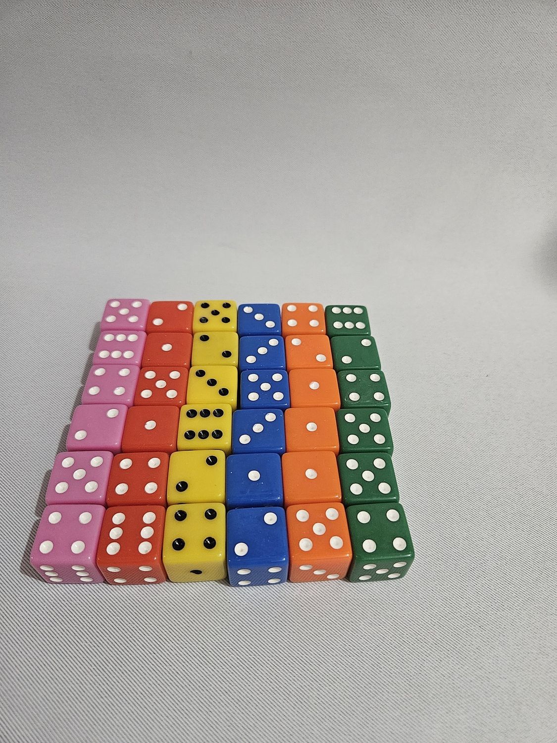 DÉS 19 MM OPAQUE A 6 FACES EN ACRYLIQUE A L'UNITÉ