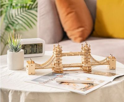 UGEARGEEK - TOWER BRIDGE DE LONDRE AVEC LUMIÈRES
