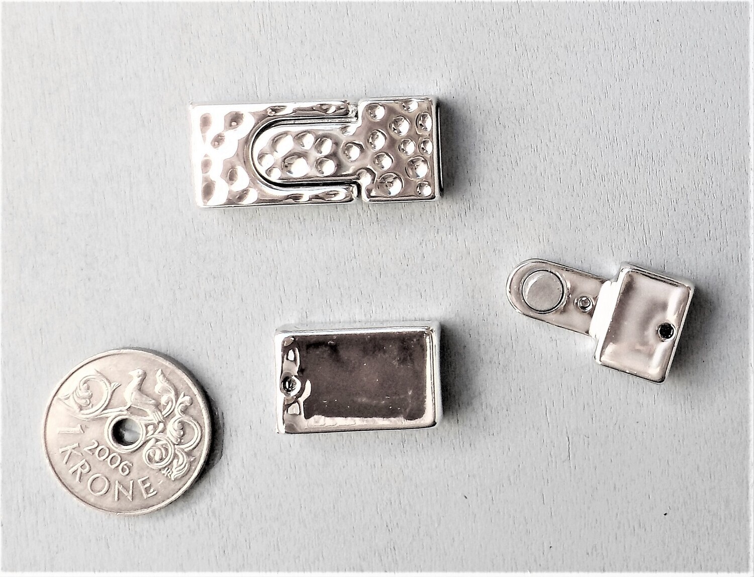 Magnet clasp