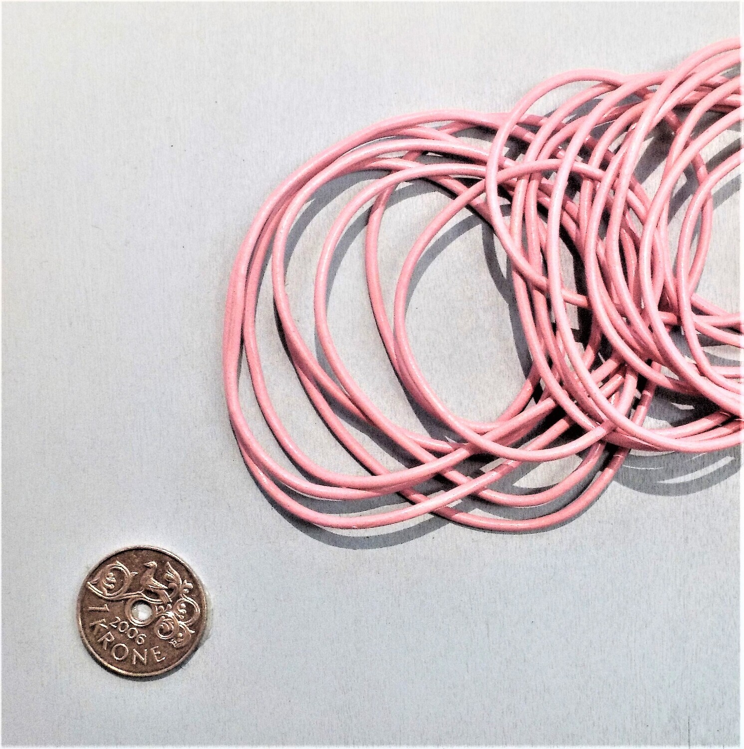 Lærsnor til anheng - Pink