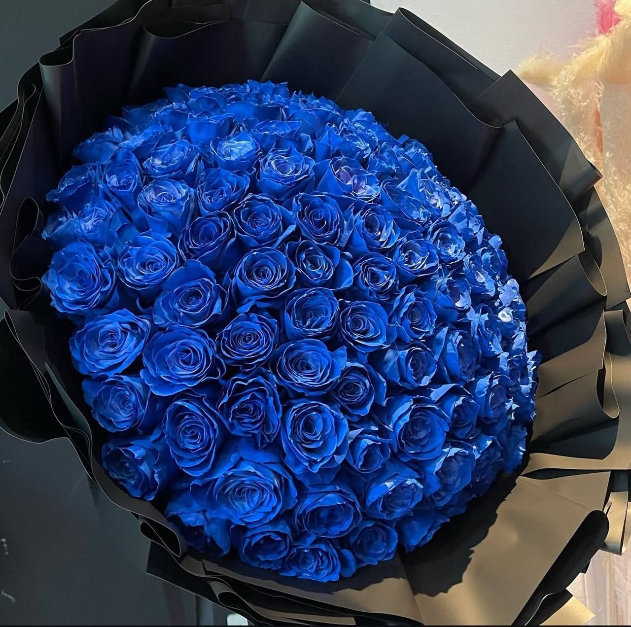 Royal blue roses bouquet – luxury flower delivery Miami