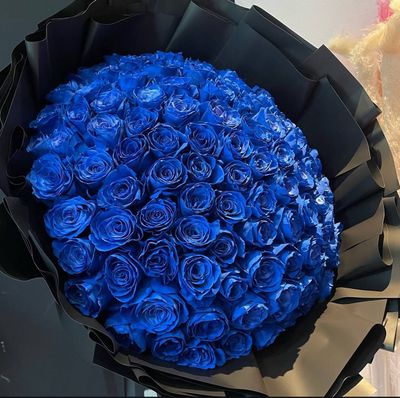 Royal blue roses bouquet – luxury flower delivery Miami