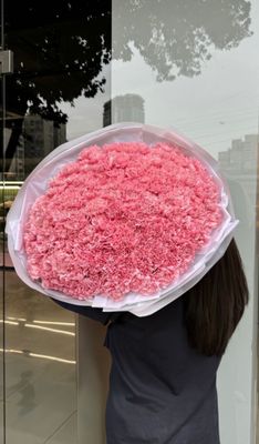 Luxury pink carnation bouquet – flower delivery Miami, Naples &amp; Palm Beach