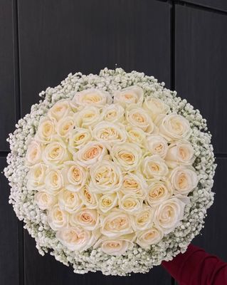 Dome bouquet of ivory roses with a gypsophila ring – luxury flower delivery Miami &amp; Naples
