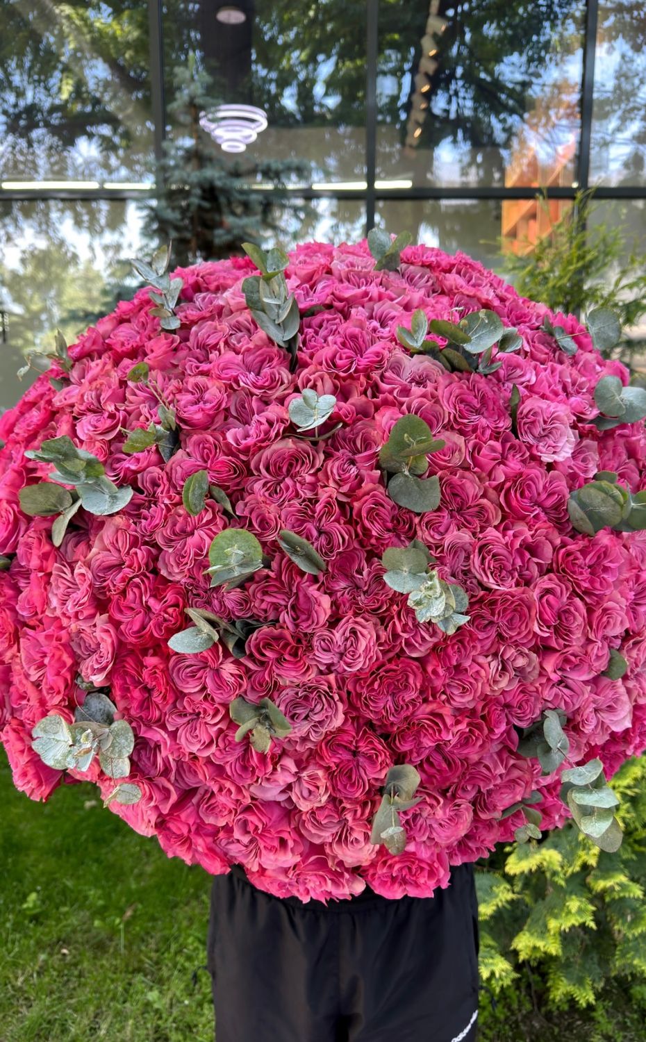 Luxury pink floral arrangement “Rosabelle” with eucalyptus – Je T’aime Fleurs
