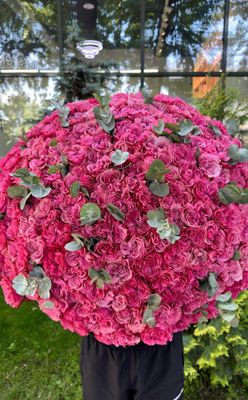 Luxury pink floral arrangement “Rosabelle” with eucalyptus – Je T’aime Fleurs